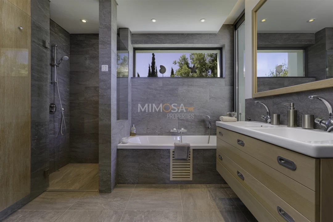 Moradia T4 para Venda em Odiaxere Foto 23