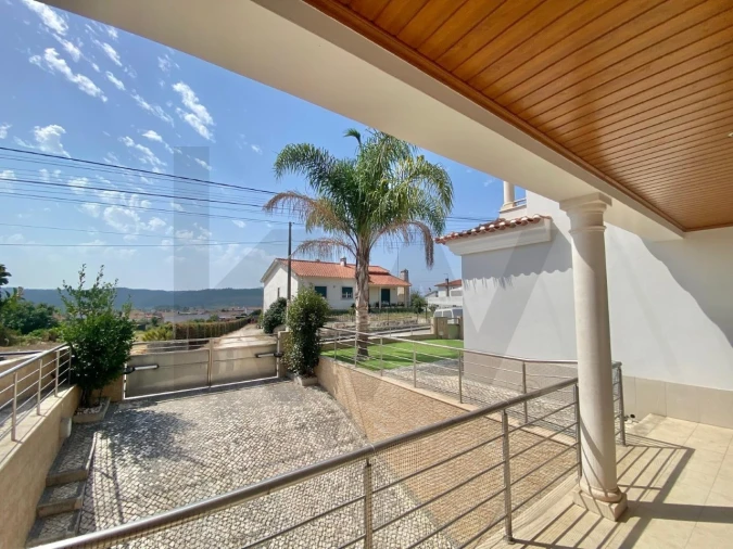 Moradia T3 para Venda em Valado dos Frades Foto 17