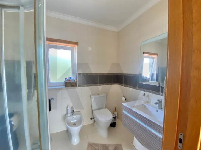 Moradia T3 para Venda em Valado dos Frades Foto 24