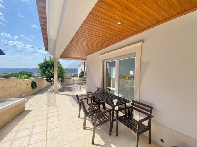 Moradia T3 para Venda em Valado dos Frades Foto 26