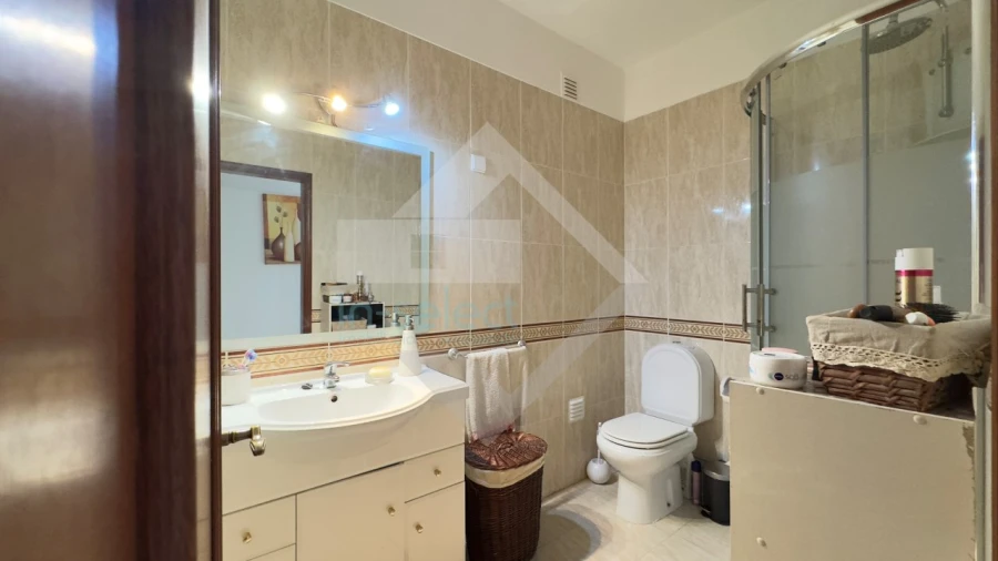 Apartamento T2 para Venda em Quarteira Foto 11