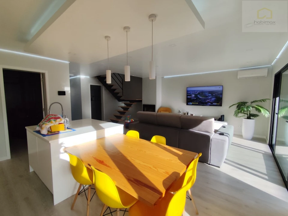 Moradia T3 para Venda em Arrifes Foto 4