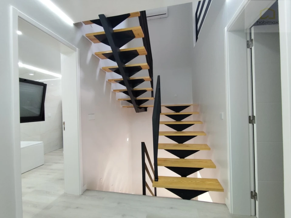 Moradia T3 para Venda em Arrifes Foto 17