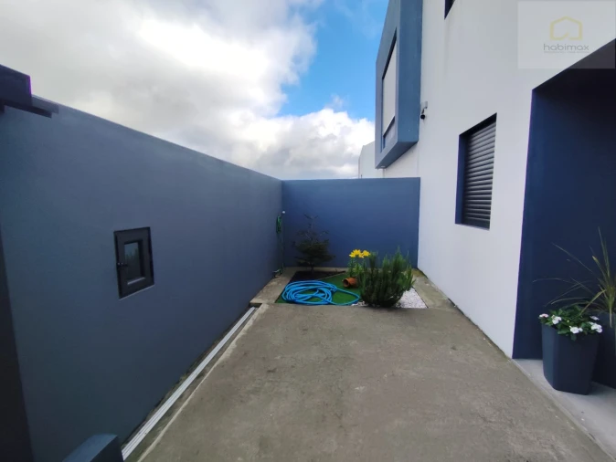 Moradia T3 para Venda em Arrifes Foto 2