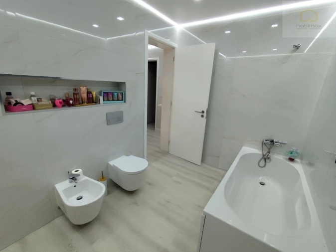 Moradia T3 para Venda em Arrifes Foto 24