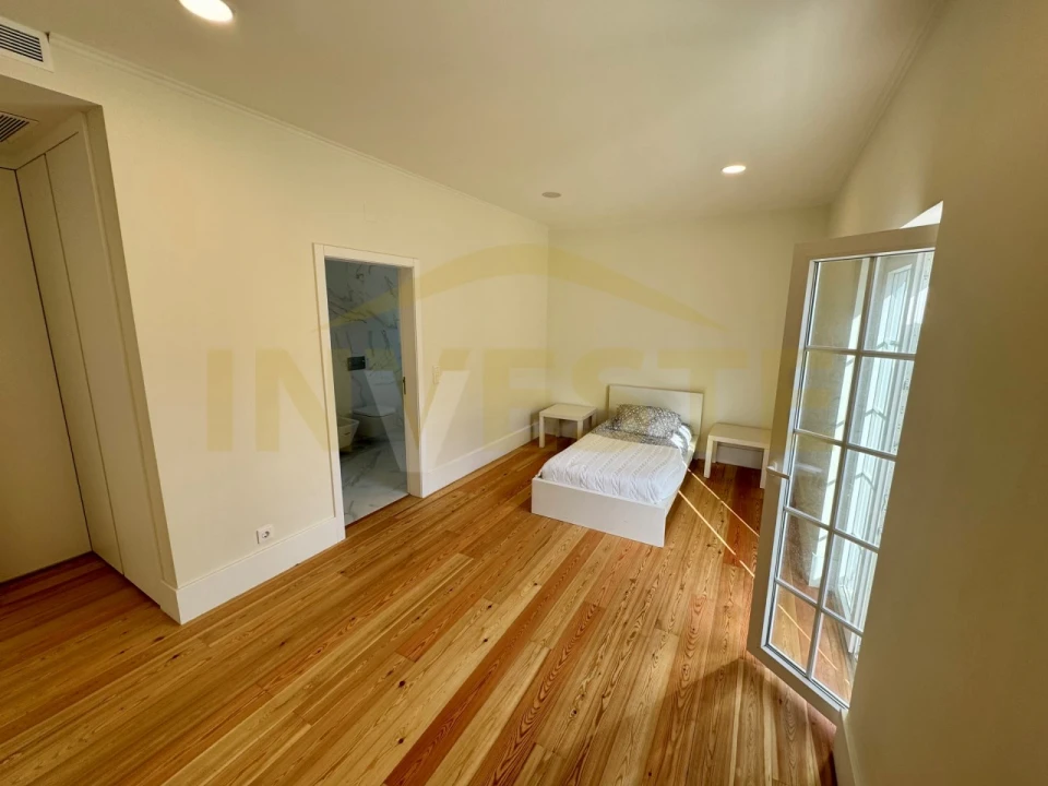 Moradia T4 para Arrendamento em Santa Maria e São Miguel, São Martinho, São Pedro Penaferrim Foto 13