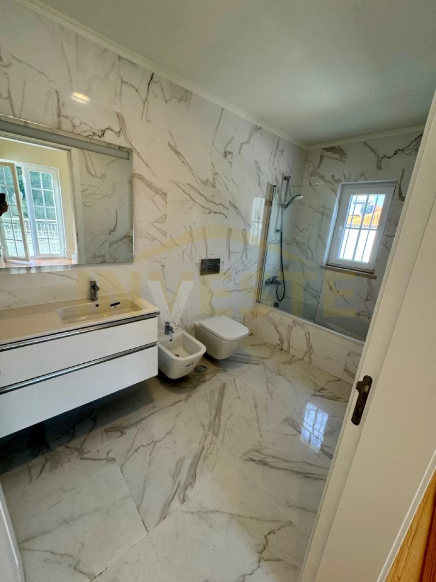 Moradia T4 para Arrendamento em Santa Maria e São Miguel, São Martinho, São Pedro Penaferrim Foto 22