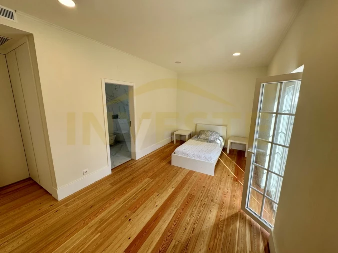 Moradia T4 para Arrendamento em Santa Maria e São Miguel, São Martinho, São Pedro Penaferrim Foto 13