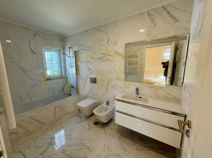 Moradia T4 para Arrendamento em Santa Maria e São Miguel, São Martinho, São Pedro Penaferrim Foto 21