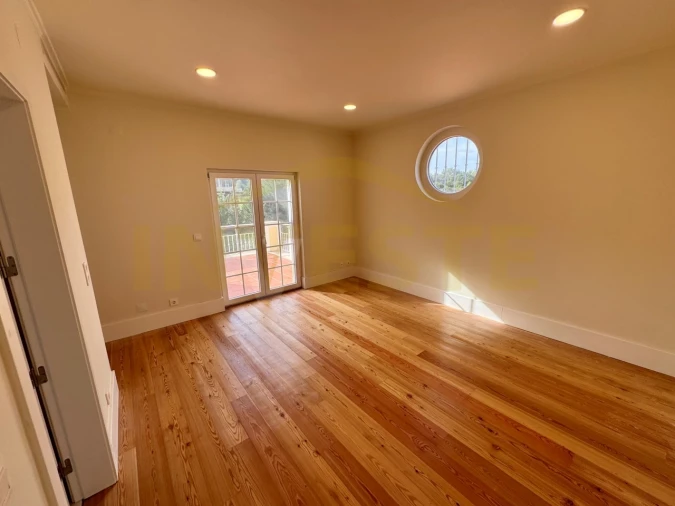 Moradia T4 para Arrendamento em Santa Maria e São Miguel, São Martinho, São Pedro Penaferrim Foto 14