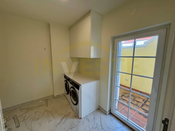 Moradia T4 para Arrendamento em Santa Maria e São Miguel, São Martinho, São Pedro Penaferrim Foto 23