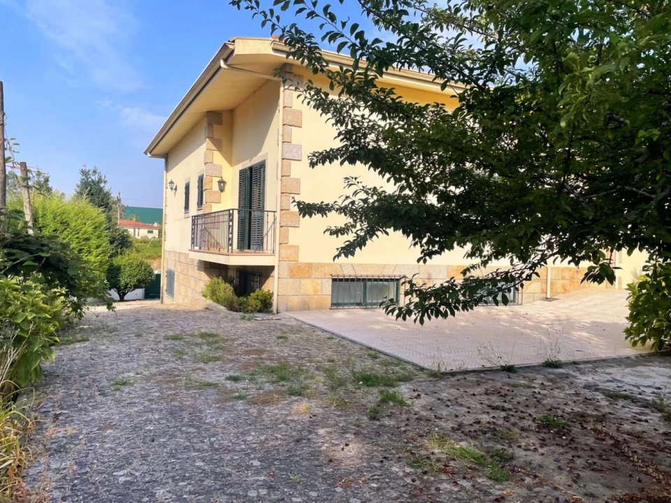 Moradia T4 para Venda em Lago Foto 19