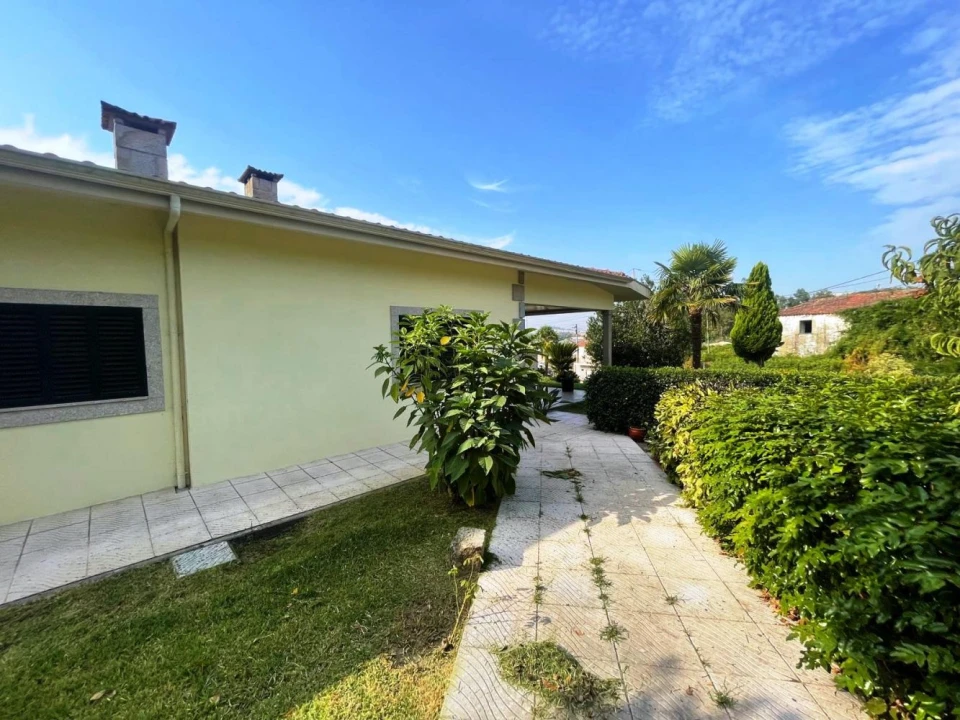 Moradia T4 para Venda em Lago Foto 25