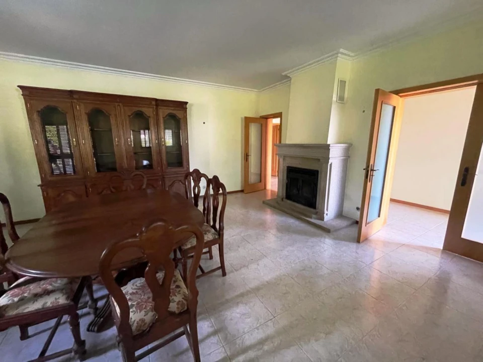 Moradia T4 para Venda em Lago Foto 6