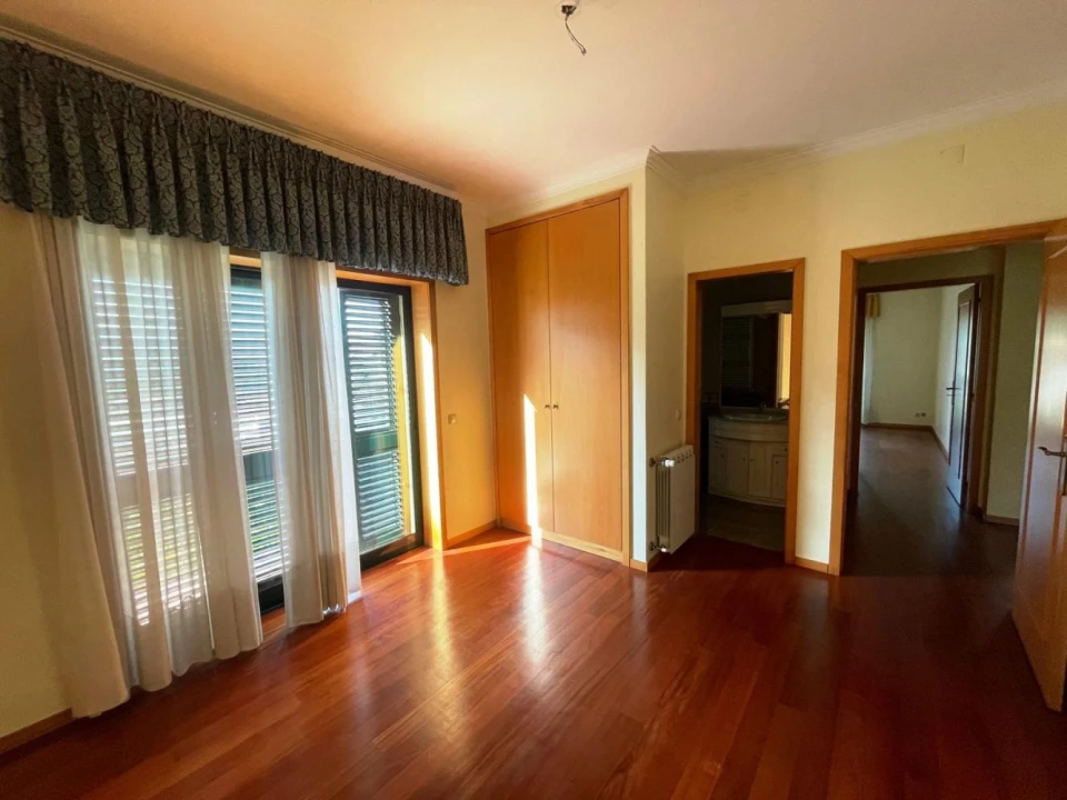 Moradia T4 para Venda em Lago Foto 14