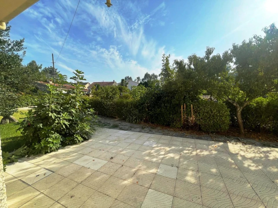 Moradia T4 para Venda em Lago Foto 28