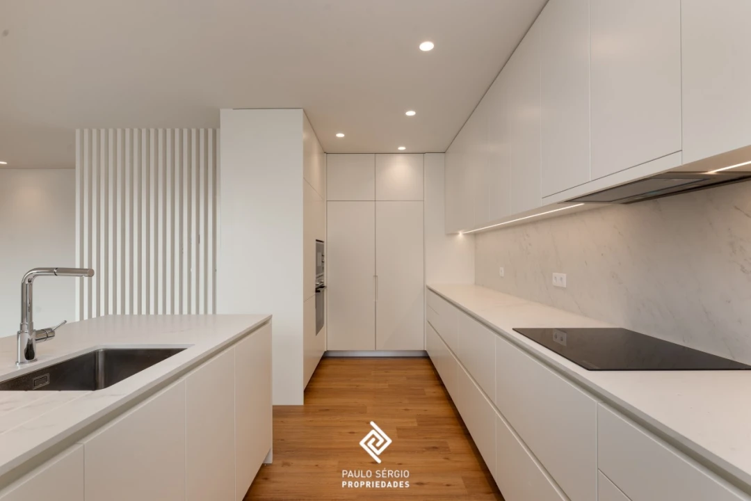 Apartamento T3 para Venda em Santa Marinha e São Pedro da Afurada Foto 1