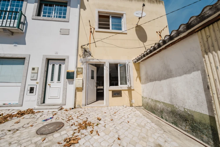 Moradia T1 para Venda em Olho Marinho Foto 9