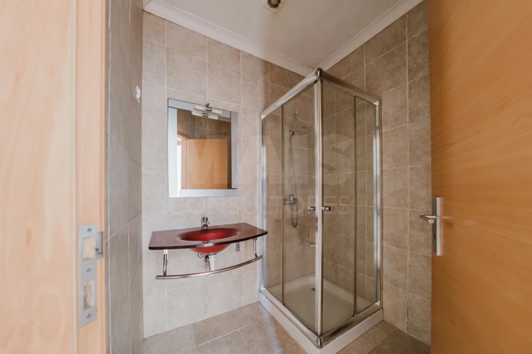 Moradia T1 para Venda em Olho Marinho Foto 7