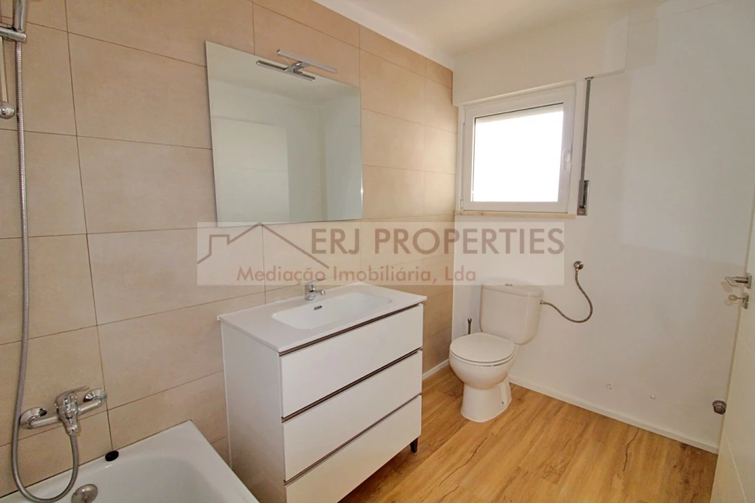 Apartamento T1 para Venda em Altura Foto 10