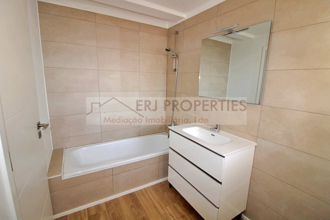 Apartamento T1 para Venda em Altura Foto 11
