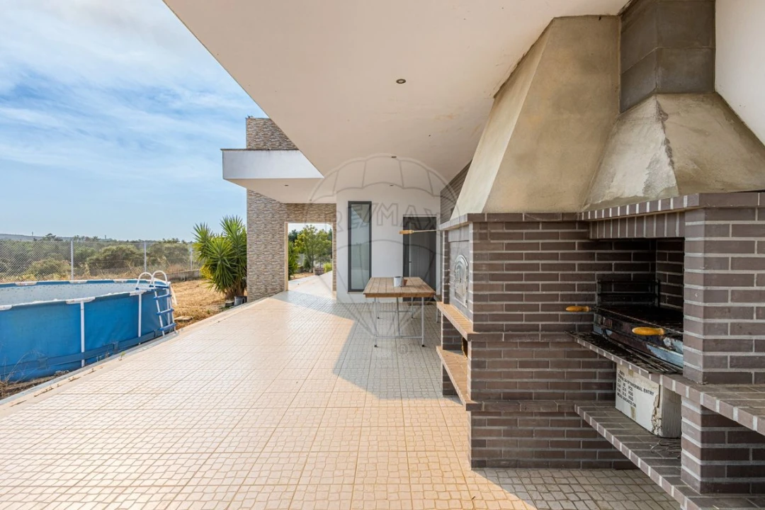 Moradia T4 para Venda em Fazendas de Almeirim Foto 3