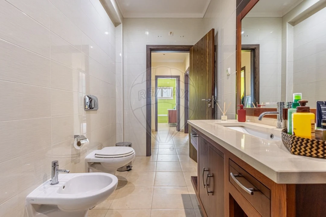 Moradia T4 para Venda em Fazendas de Almeirim Foto 26