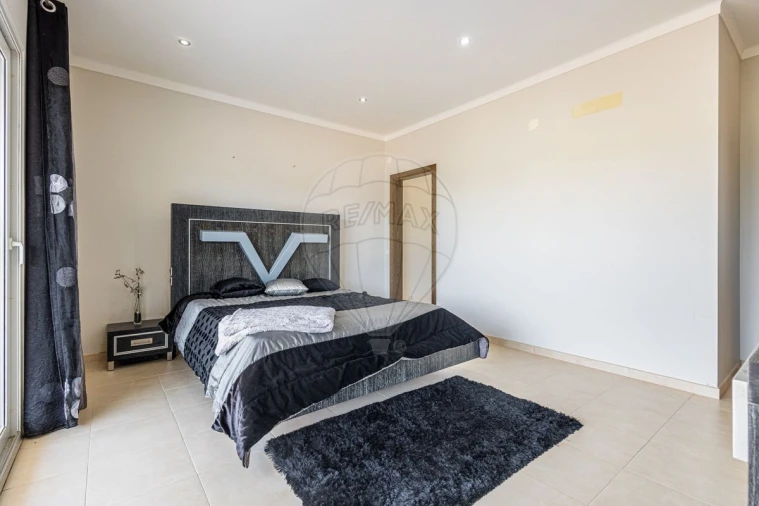 Moradia T4 para Venda em Fazendas de Almeirim Foto 28