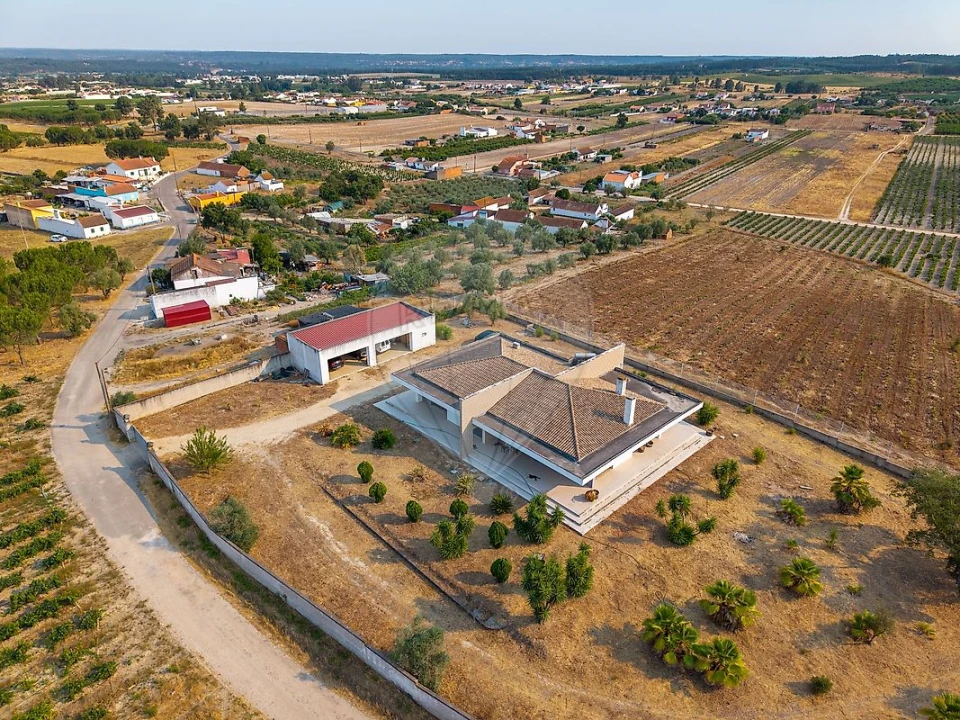 Moradia T4 para Venda em Fazendas de Almeirim Foto 46