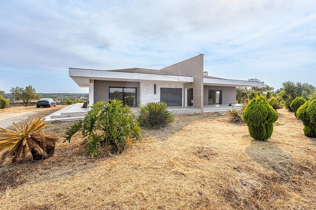 Moradia T4 para Venda em Fazendas de Almeirim Foto 42