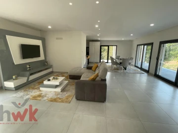 Moradia T5 para Venda em Canelas e Espiunca