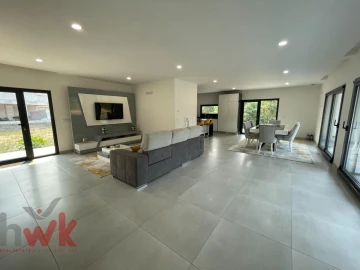 Moradia T5 para Venda em Canelas e Espiunca