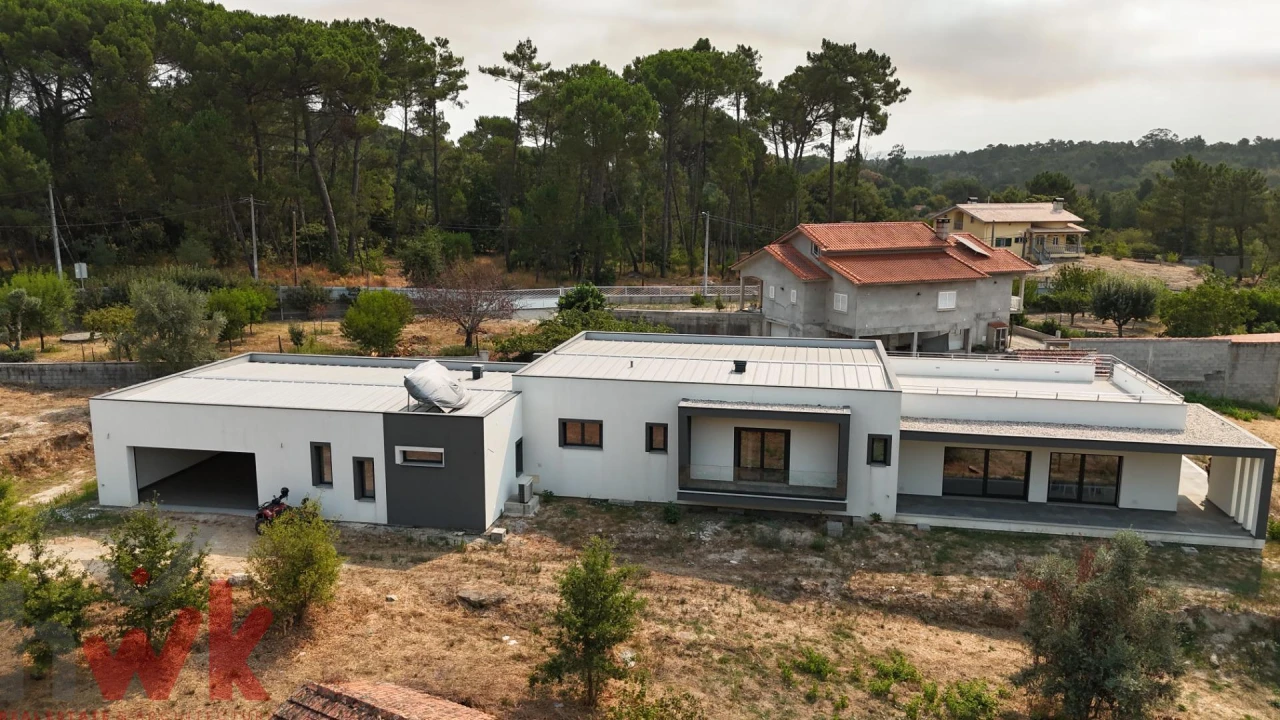 Moradia T5 para Venda em Canelas e Espiunca Foto 1