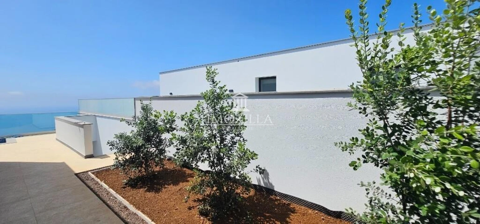 Moradia T3 para Venda em Arco da Calheta Foto 5