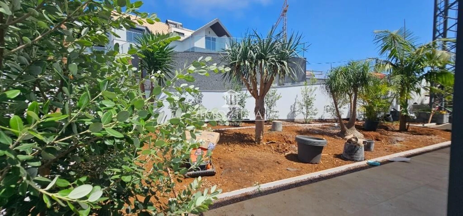 Moradia T3 para Venda em Arco da Calheta Foto 6