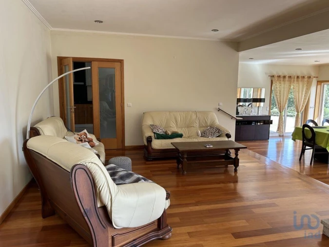 Moradia T4 para Venda em Calvos e Frades Foto 8