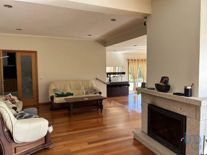 Moradia T4 para Venda em Calvos e Frades Foto 7