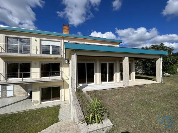 Moradia T4 para Venda em Calvos e Frades Foto 1