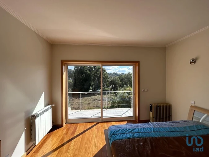 Moradia T4 para Venda em Calvos e Frades Foto 11