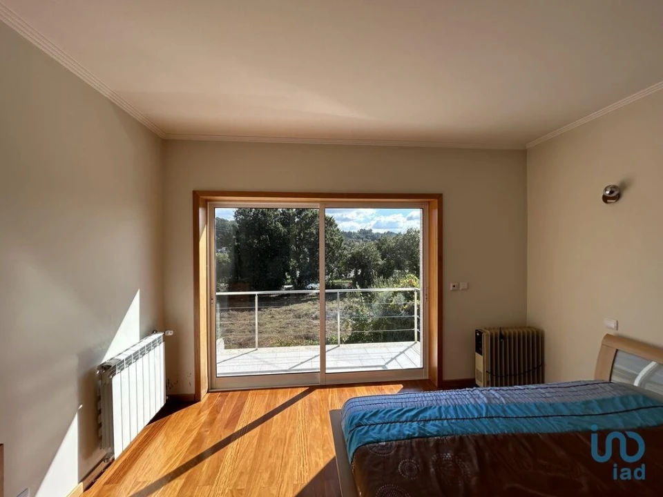 Moradia T4 para Venda em Calvos e Frades Foto 11