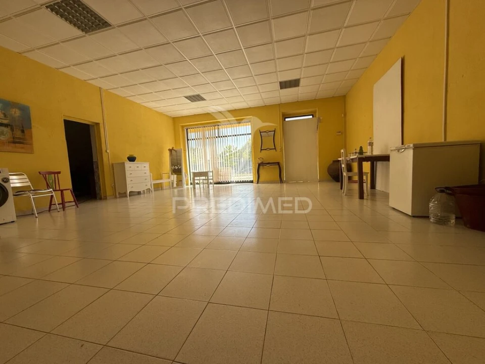 Loja para Arrendamento em Pernes Foto 10