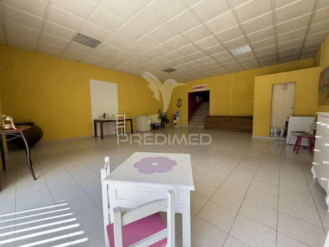 Loja para Arrendamento em Pernes Foto 7