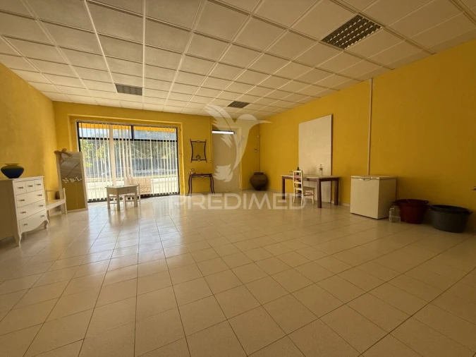 Loja para Arrendamento em Pernes Foto 8