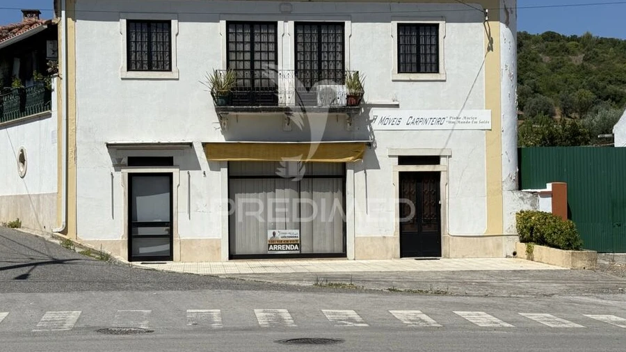 Loja para Arrendamento em Pernes