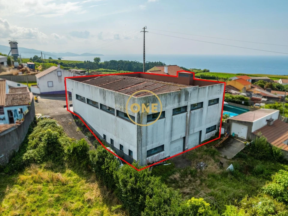 Loja para Venda em Fenais da Ajuda Foto 2