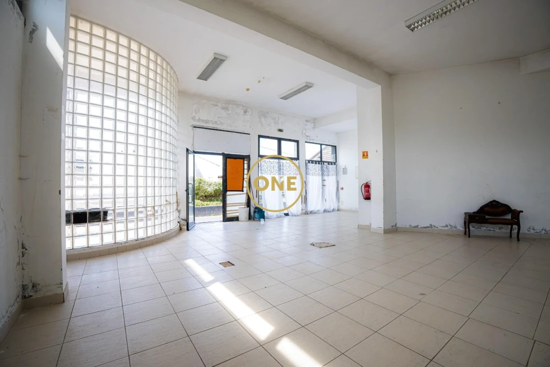 Loja para Venda em Fenais da Ajuda Foto 13