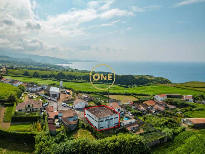Loja para Venda em Fenais da Ajuda Foto 3