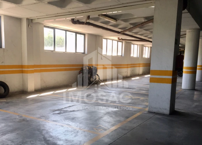 Negócio para Arrendamento em Santo António dos Cavaleiros e Frielas