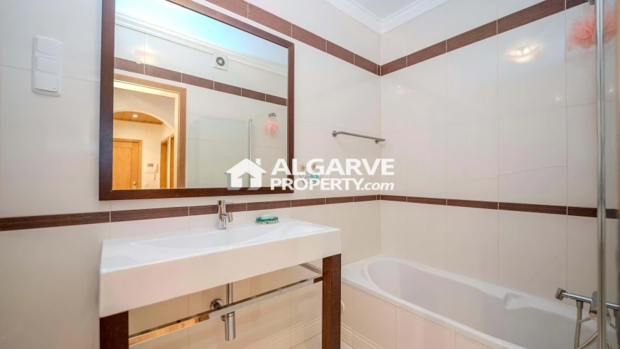 Apartamento T1 para Venda em Quarteira Foto 18
