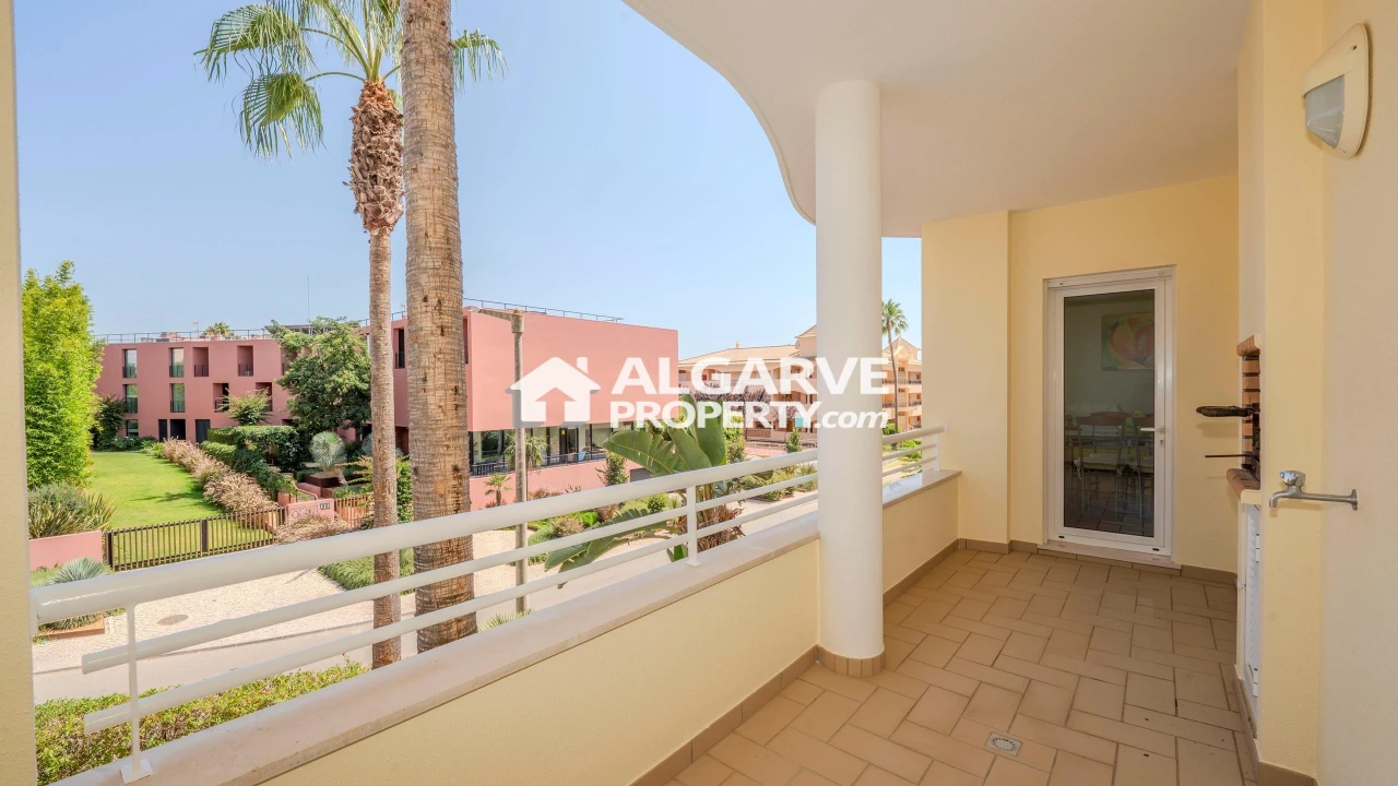 Apartamento T1 para Venda em Quarteira Foto 6
